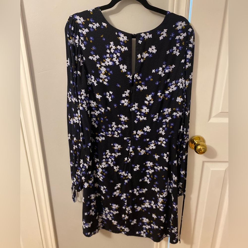 Dynamite Dress - Picture 2 of 3